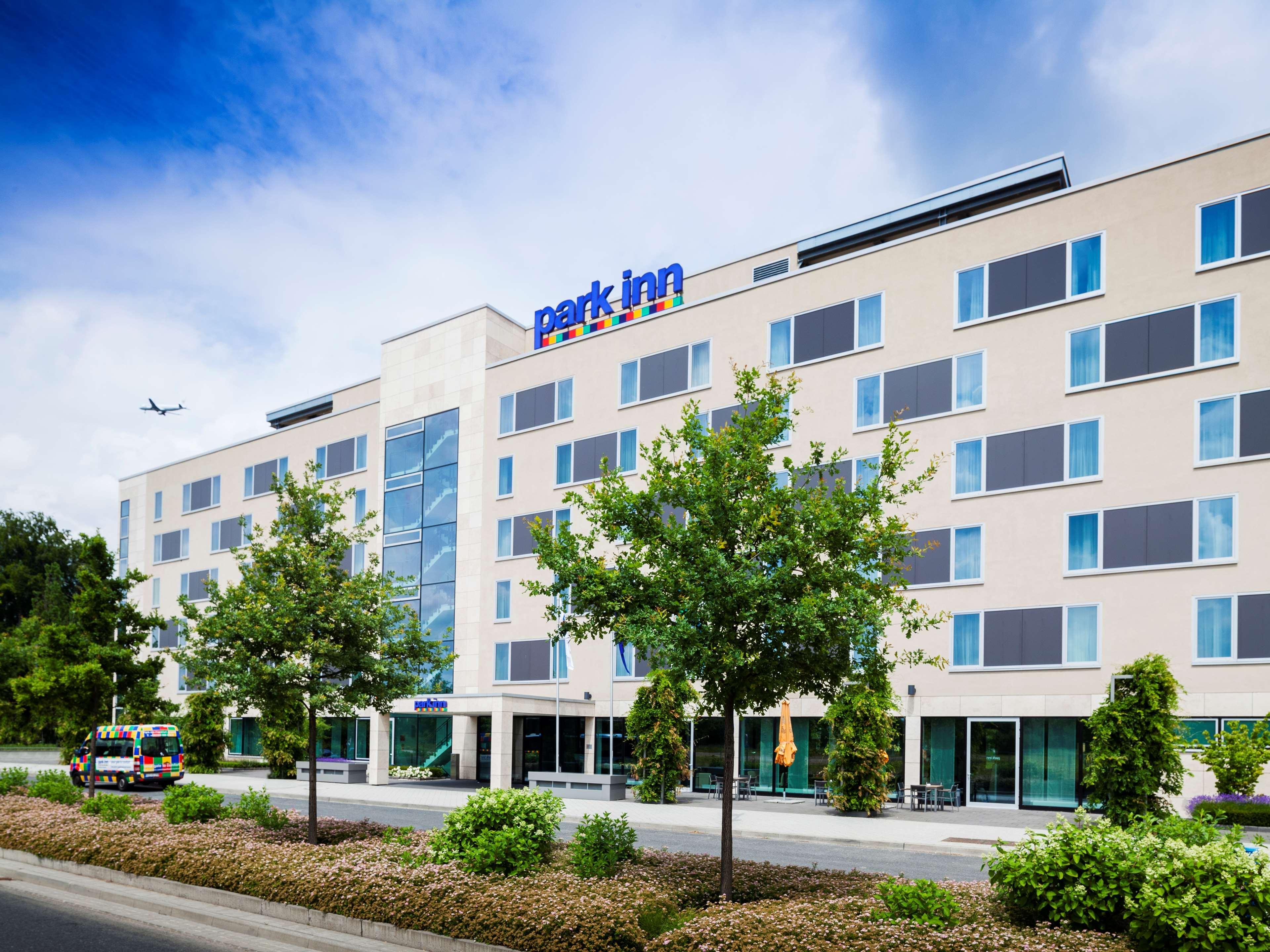 Park Inn By Radisson Frankfurt Airport Франкфурт-на-Майне Экстерьер фото