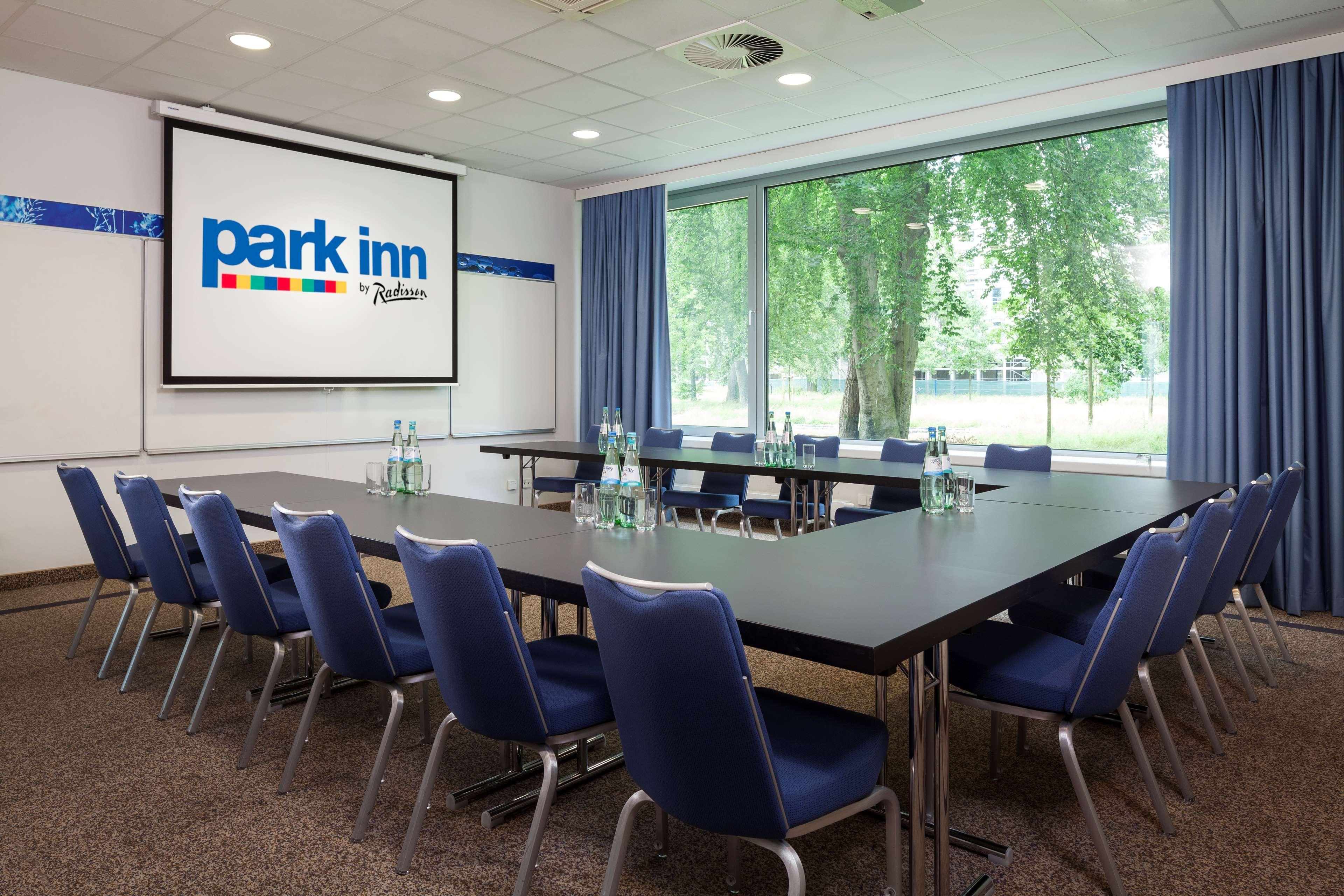 Park Inn By Radisson Frankfurt Airport Франкфурт-на-Майне Экстерьер фото