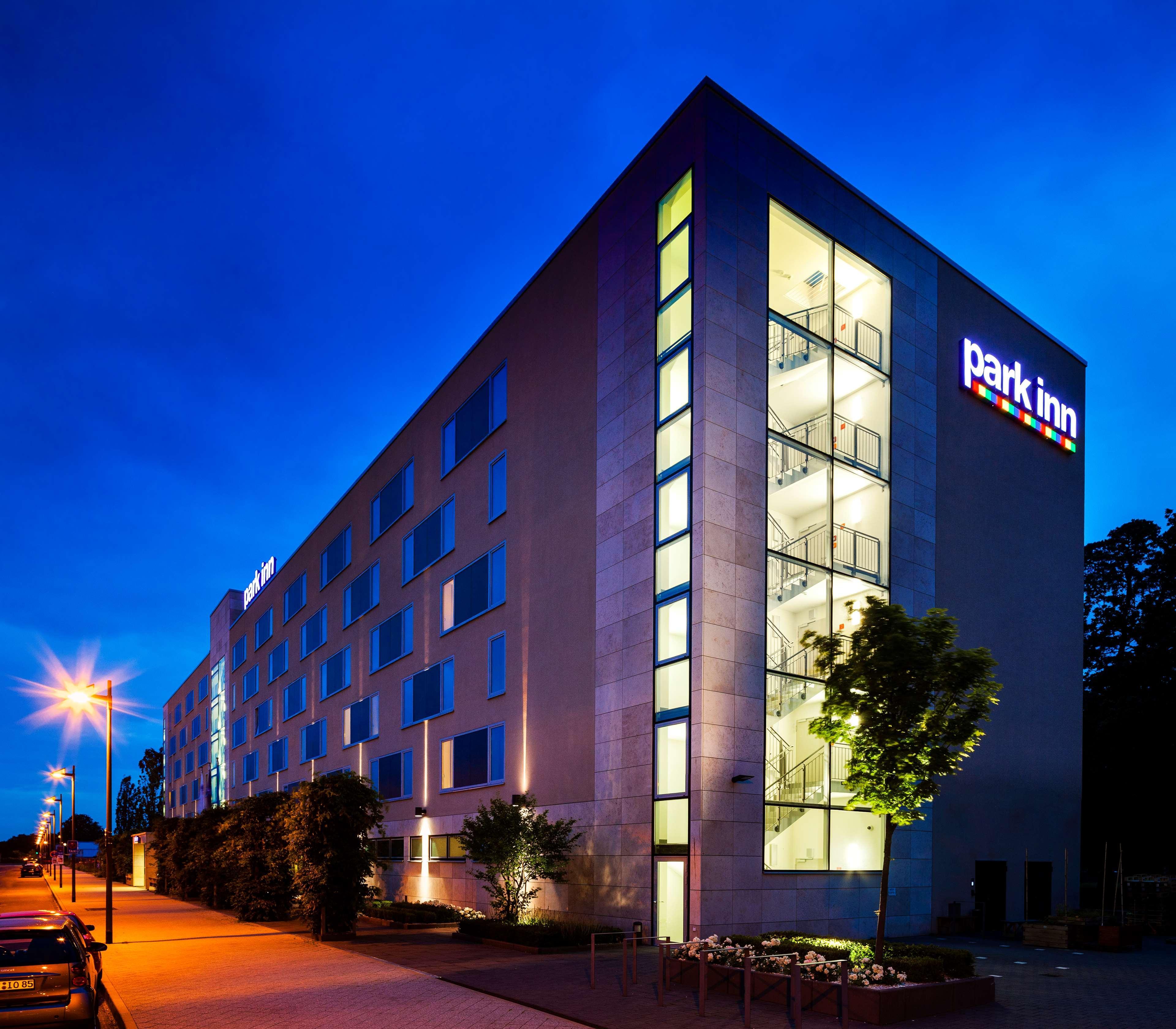 Park Inn By Radisson Frankfurt Airport Франкфурт-на-Майне Экстерьер фото