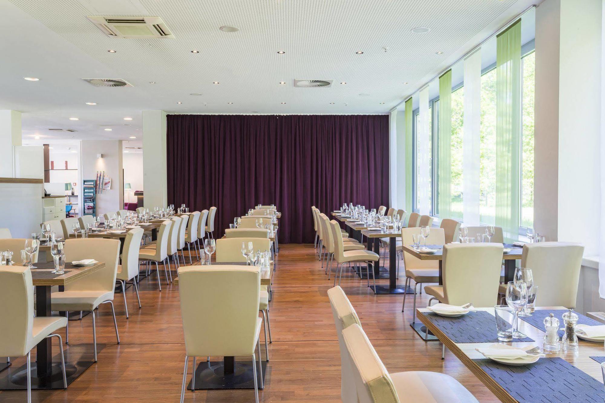 Park Inn By Radisson Frankfurt Airport Франкфурт-на-Майне Экстерьер фото